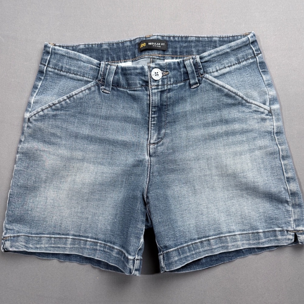 Lee‎ Regular Fit Denim Shorts Womens Size 6 Medium Blue Jean Mid Rise Casual